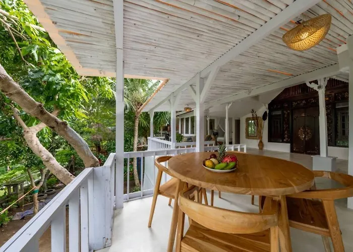 Ferienhaus Family Ubud, 2 Bedrooms, Shared Pool, Garden, Rice Field & Jungle Views *