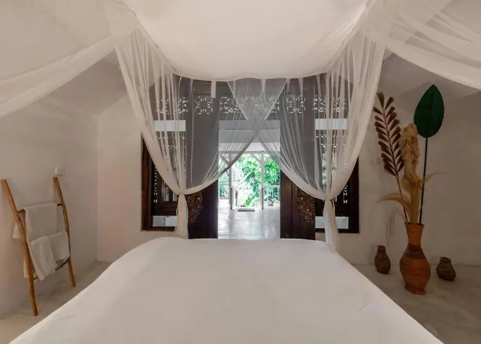 Ferienhaus Family Ubud, 2 Bedrooms, Shared Pool, Garden, Rice Field & Jungle Views *